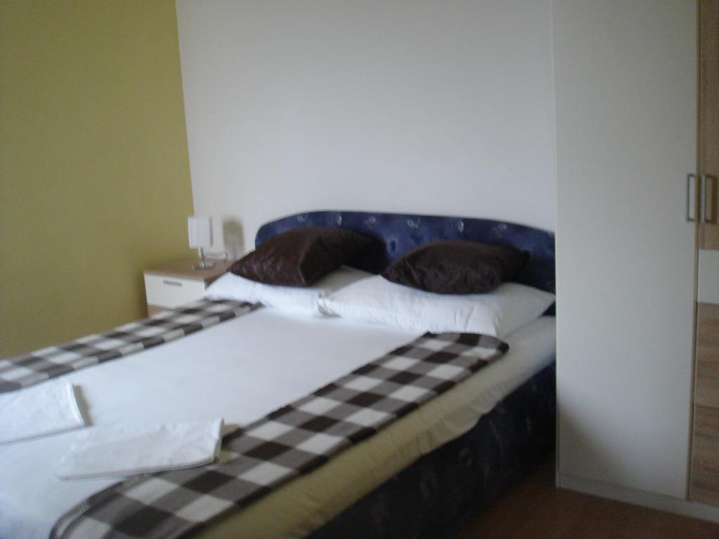 Aparthotel Pecic 格拉达茨 外观 照片