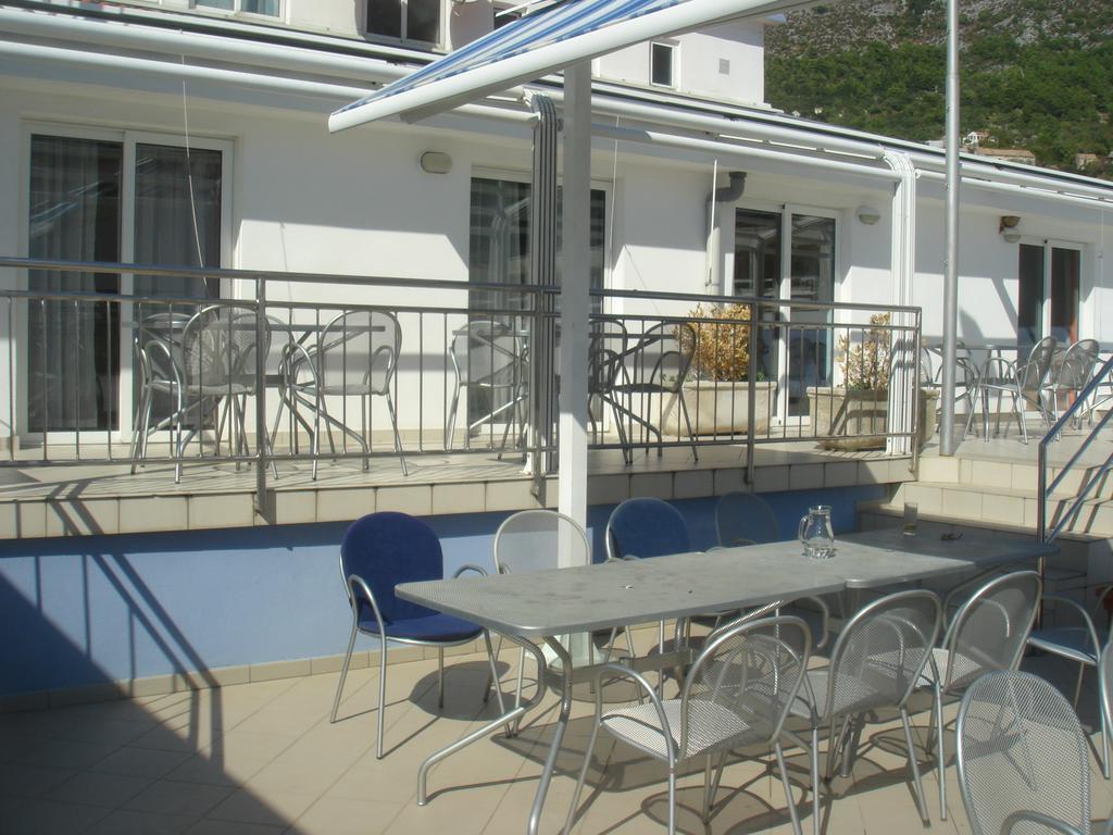 Aparthotel Pecic 格拉达茨 外观 照片