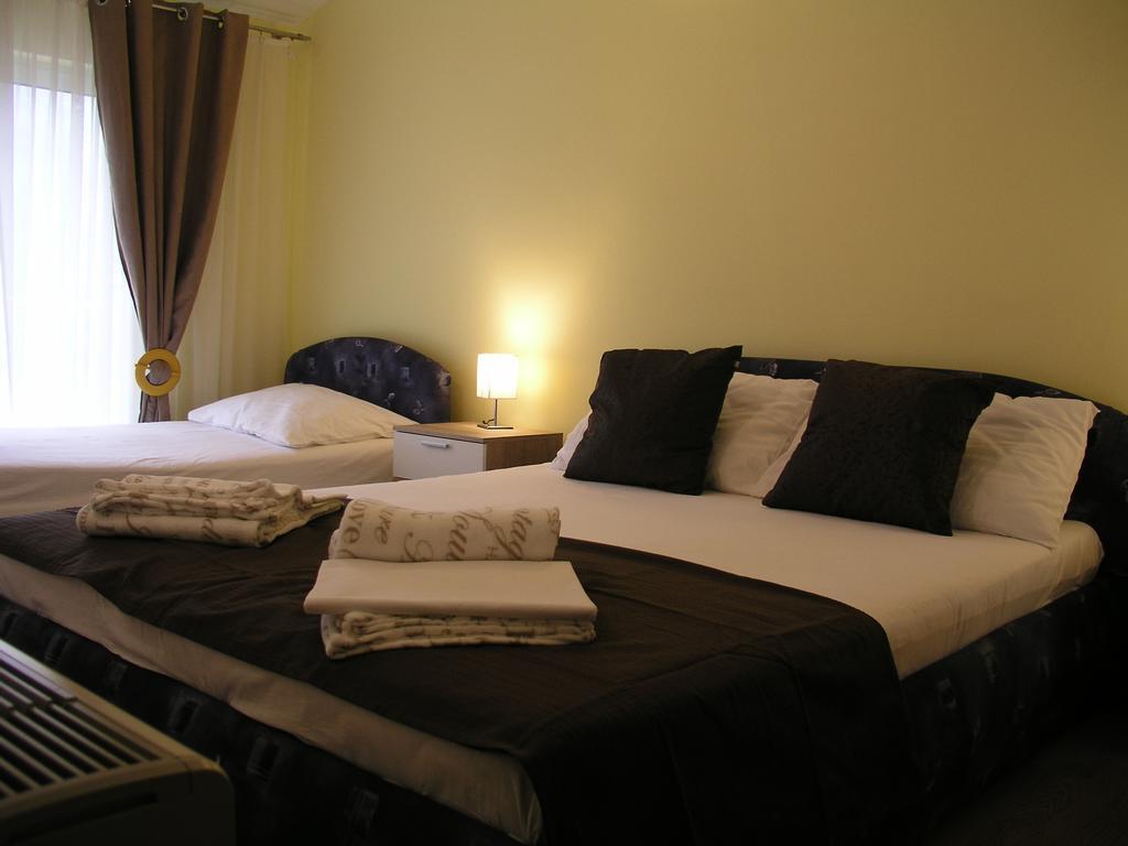 Aparthotel Pecic 格拉达茨 外观 照片