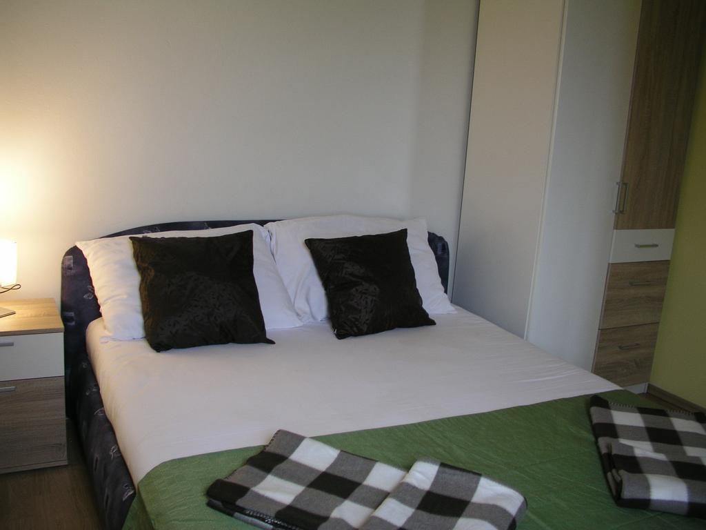 Aparthotel Pecic 格拉达茨 外观 照片