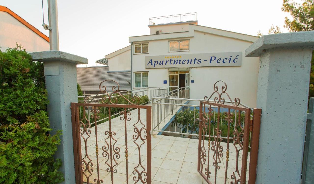 Aparthotel Pecic 格拉达茨 外观 照片