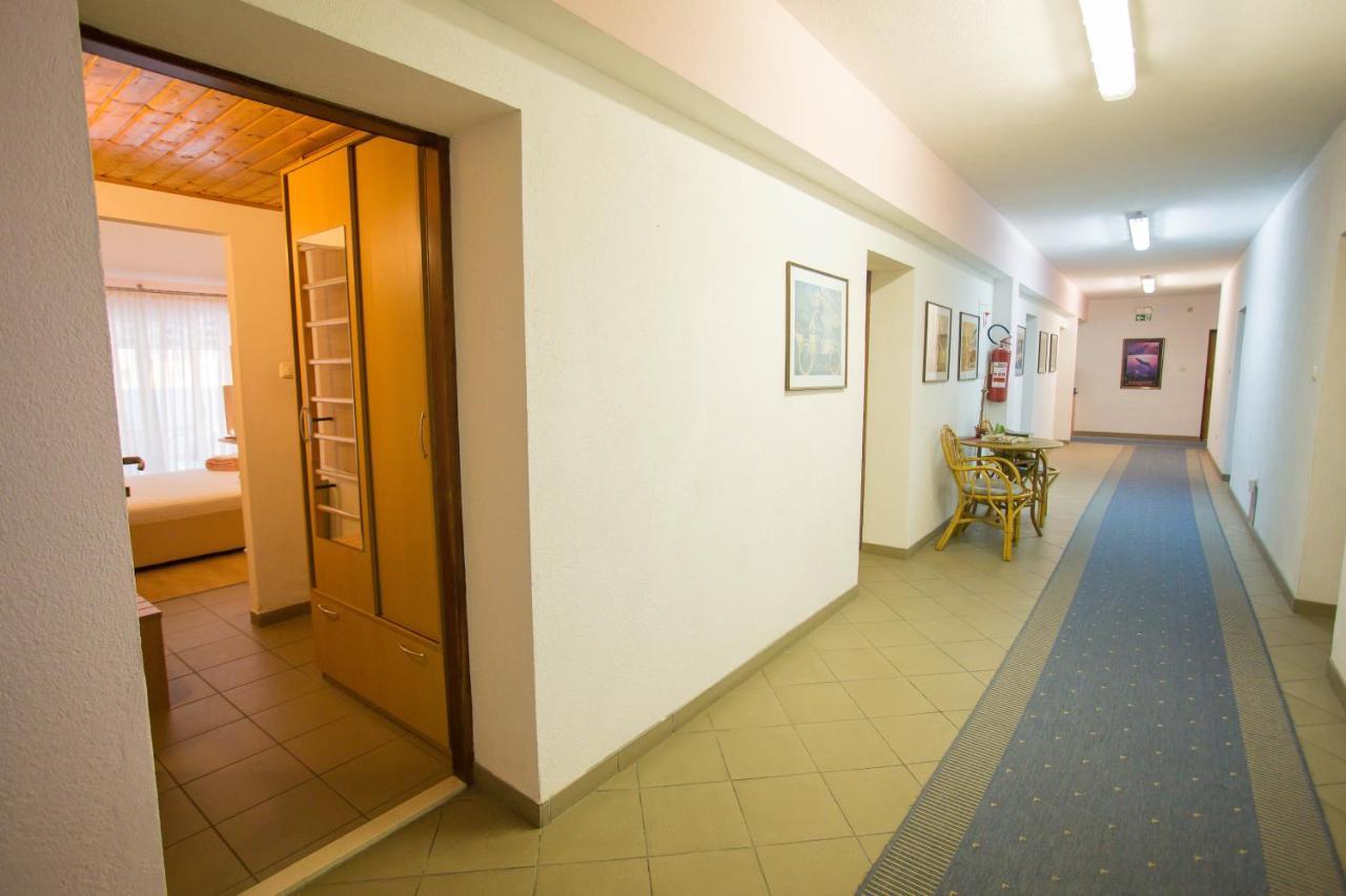 Aparthotel Pecic 格拉达茨 外观 照片